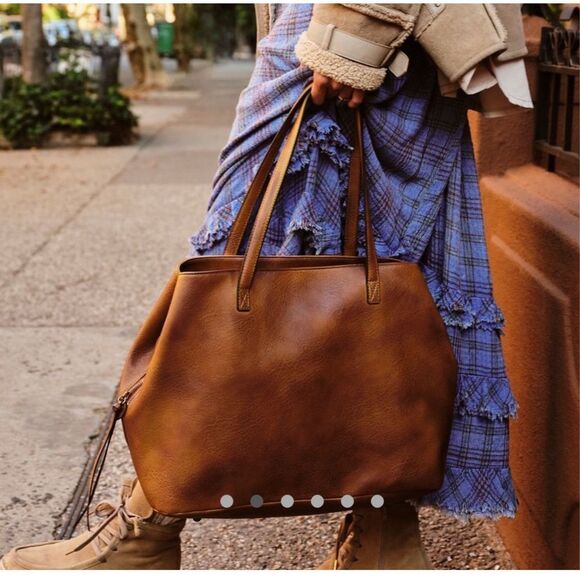 Free People Handbags - Free People Sid Slouchy Vegan Tote